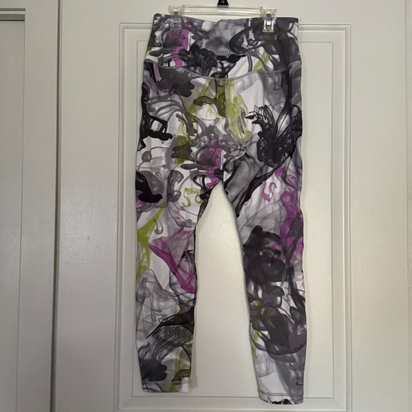 Lululemon Throwback Print Align High-Rise Pant 25"
Unicorn Throwback White Multi - Picture 5 of 8